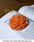 شمع تزئینی ناتلی با گل آلاله روشن شده در فضای آرامشبخش