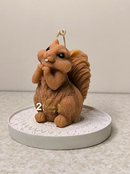 شمع تزیینی سنجاب – ساختهشده با دست و مواد باکیفیت