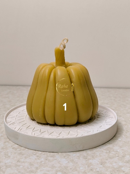 شمع مینیمال کدو حلوایی – ساخته شده با مواد باکیفیت