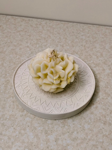 شمع دستساز گل میخک رها مال روی سطح