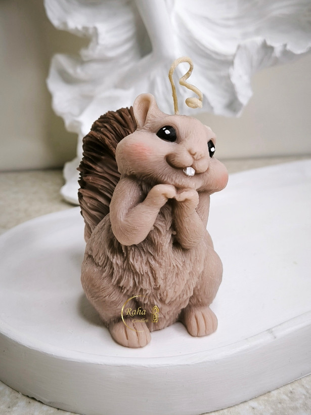 شمع طرح سنجاب قهوهای، با طراحی خاص و مناسب برای هدیه و دکور منزل – رها کندل۶