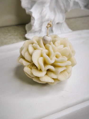 شمع دستساز گل میخک با برند رها کندل6، مناسب برای تزئین و دکور رومیزی