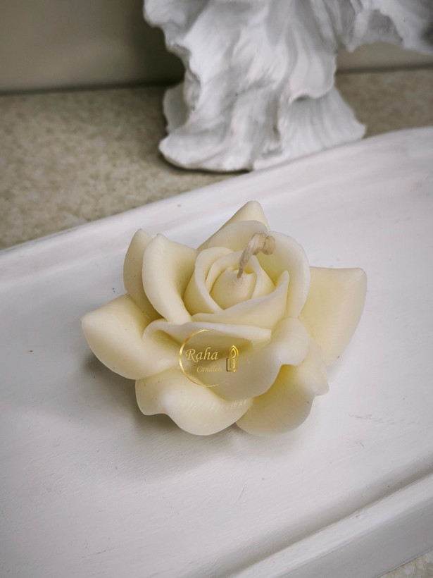 مجموعه چهار عددی شمع دکوری طرح آغوش زندگی شامل مادر و کودک، گل لیلیوم، رز و میخک