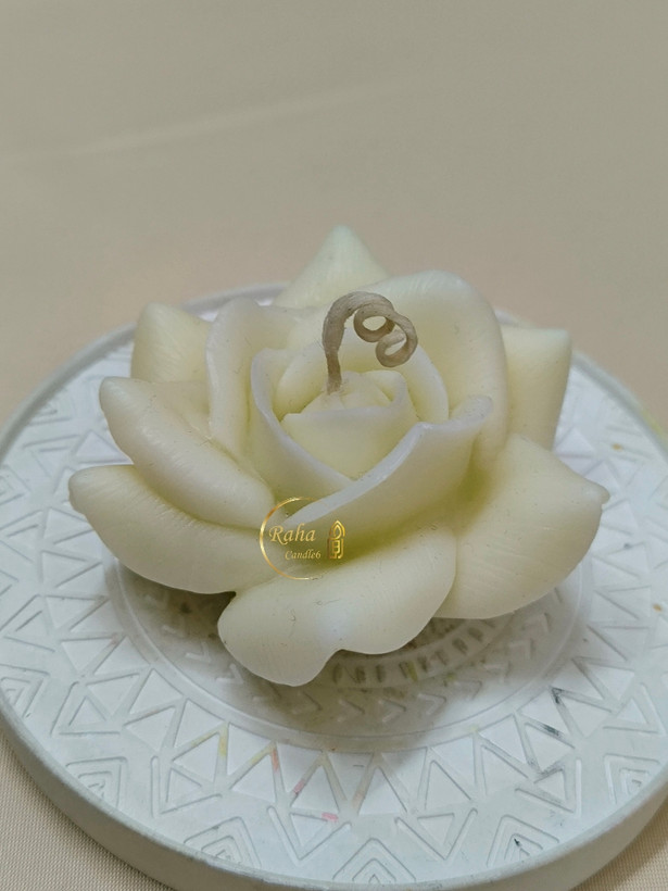 شمعهای فانتزی طرح گل رز و میخک؛ بسته ۸ عددی رنگی مناسب دکور و هدیه