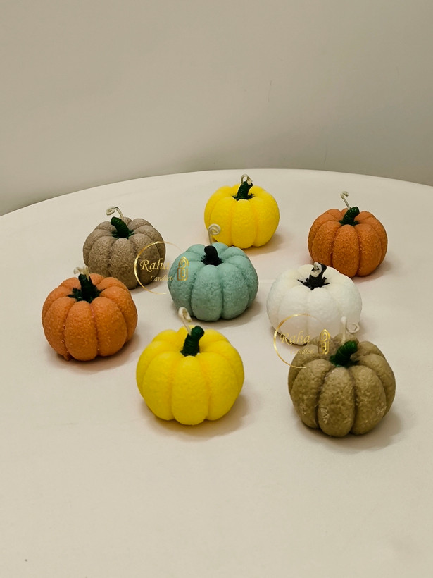 شمع کدو مخملی دستساز در رنگهای مختلف برای دکور پاییزی