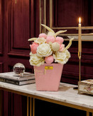 باکس گل صورتی استخونی مناسب هدیه تولد و سالگرد