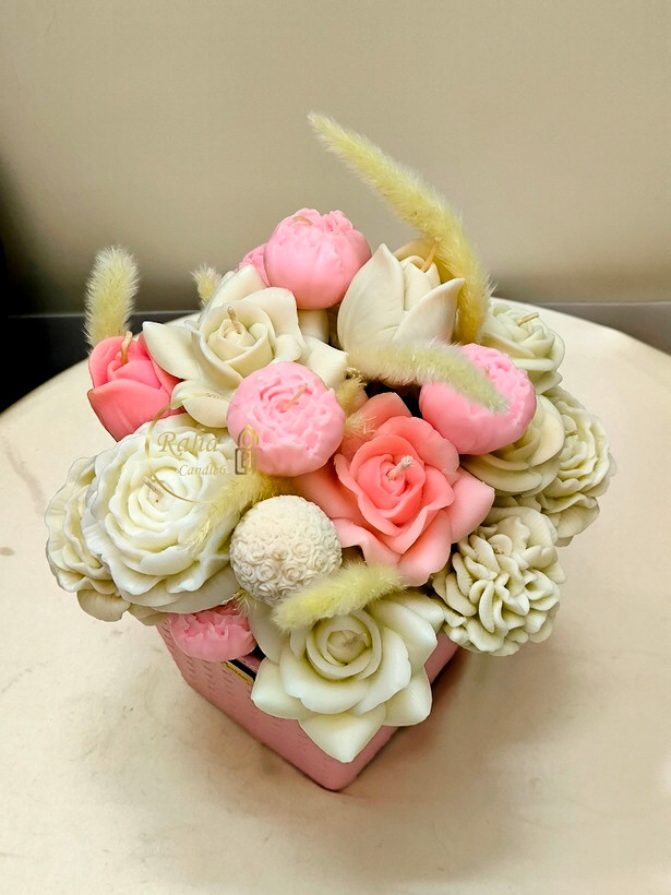 باکس گل لاکچری با ۲۰ شاخه پیونی، رز هلندی و آلاله